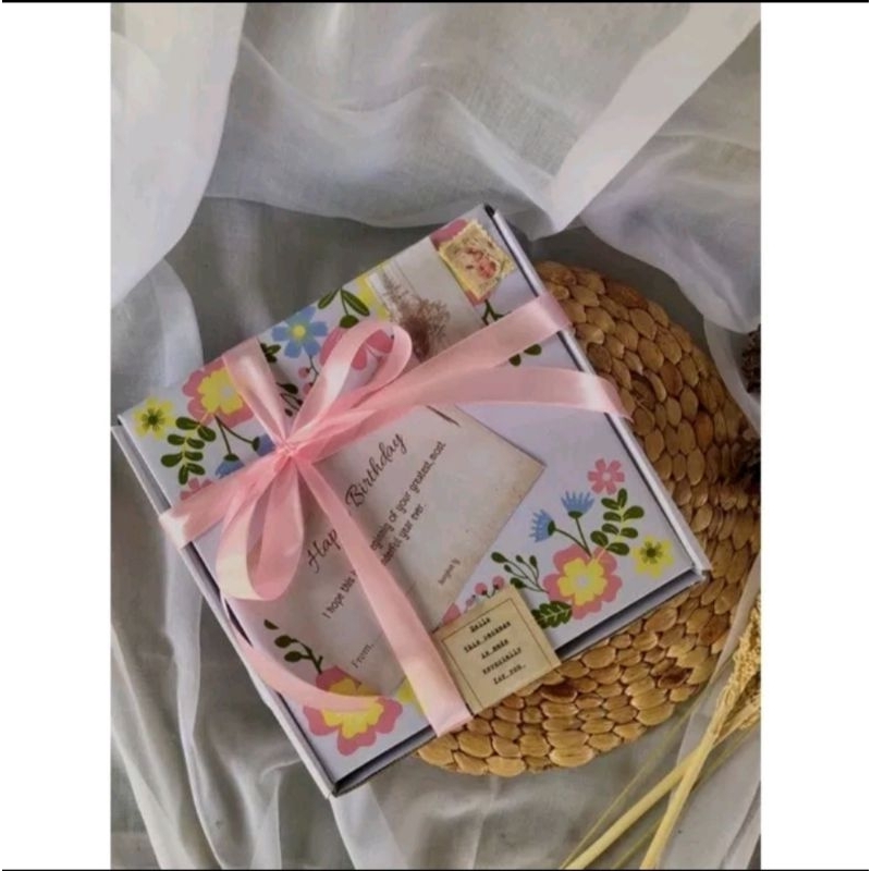 

BOX HAMPERS | GIFT BOX | KOTAK ULANG TAHUN | KARDUS MOTIF
