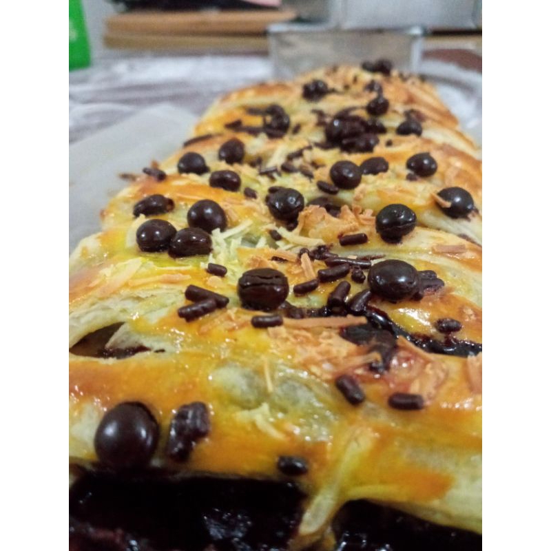 

chococheese banana strudel | pastry