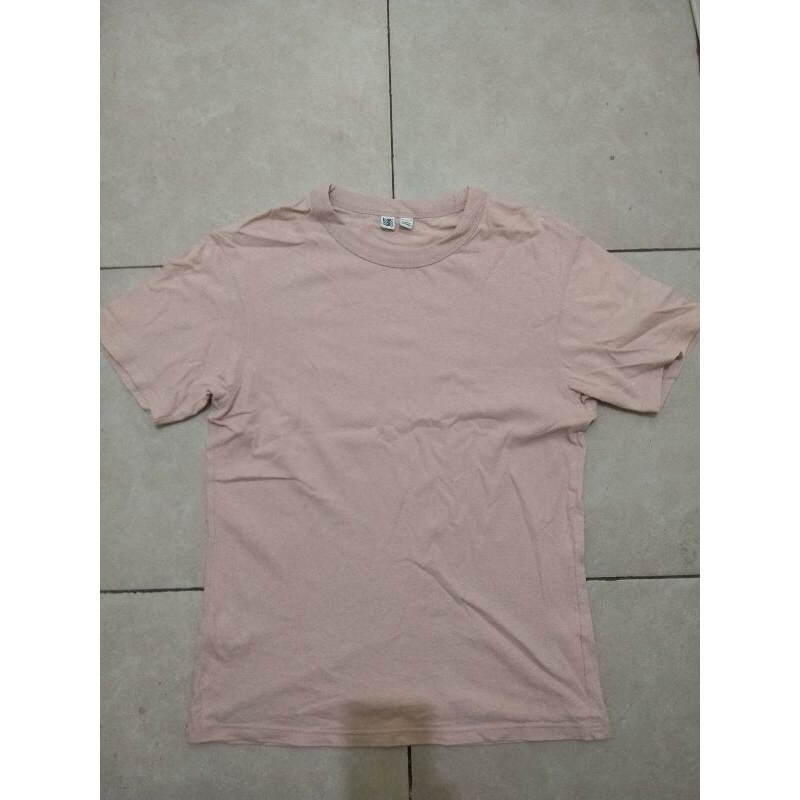 Kaos Uniqlo UUU Peach