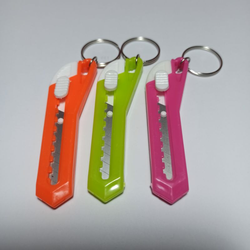 

PISAU PEMOTONG MINI CUTTER CUTER CATER MINI PORTABLE / CUTTER MINI SIZE TRAVEL / PEMOTONG KERTAS