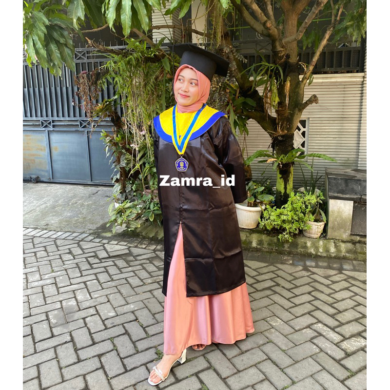 SET TOGA WISUDA LENGKAP bahan satin untuk SD SMP SMA DIPLOMA SARJANA dan sederajat
