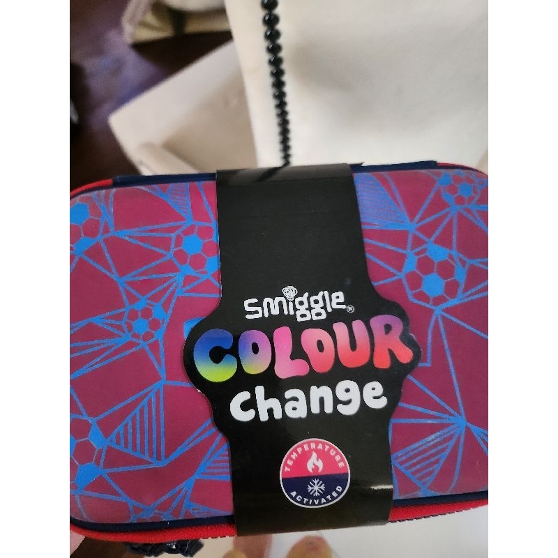 

Color Change Smiggle Pencil case Warna Merah - Biru