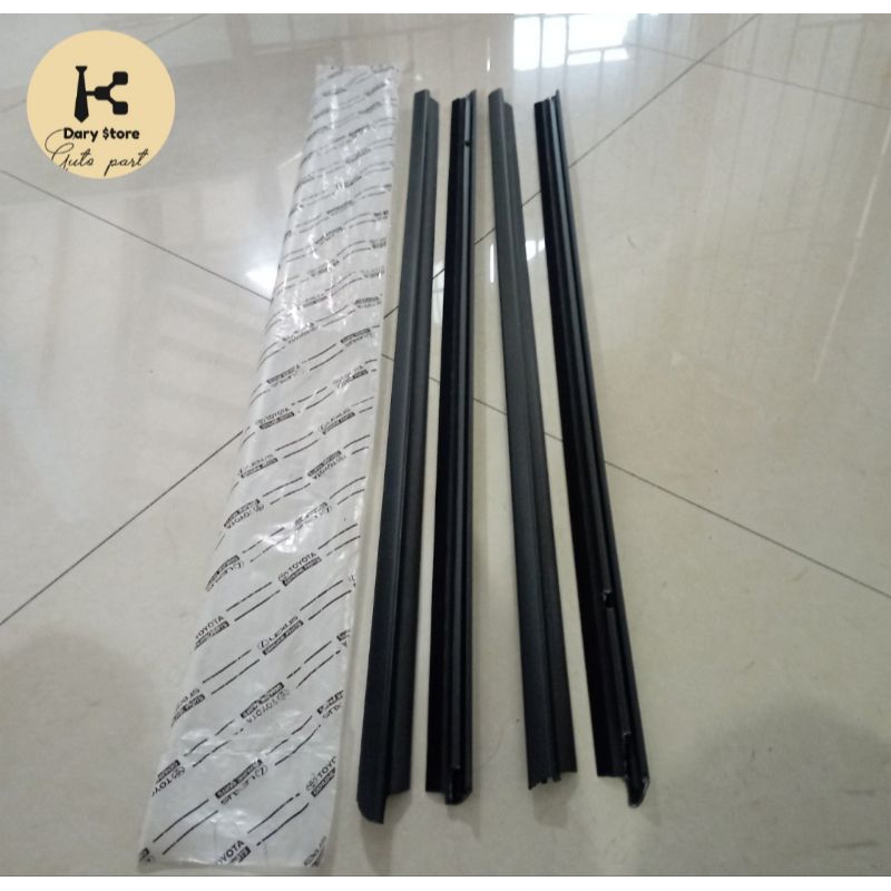Pelipit kaca luar Toyota Rush Terios lama hitam weather strip pelipit kaca original