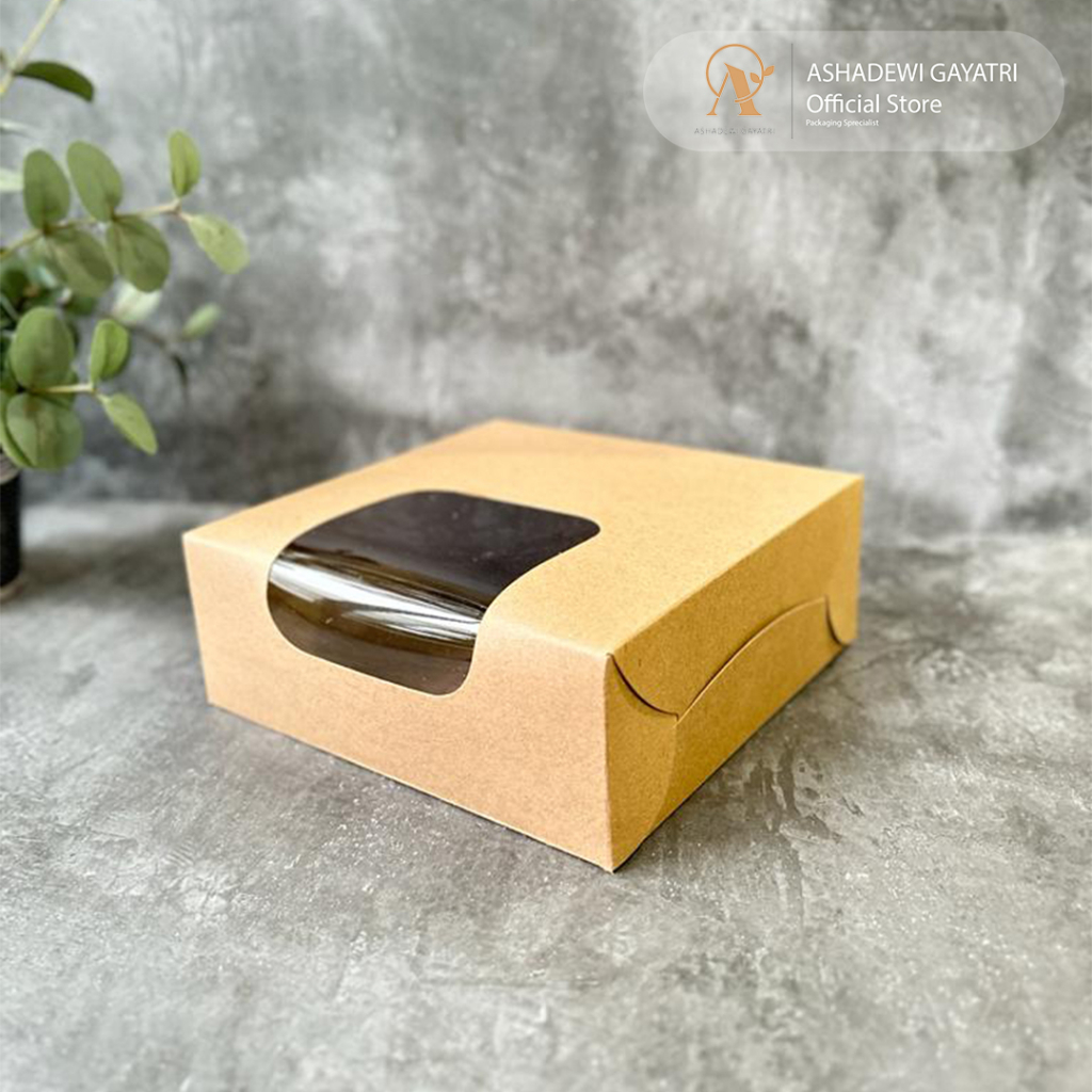 

Ashadewi Gayatri – Box Bento Cake 20x20x7.5 cm Kraft