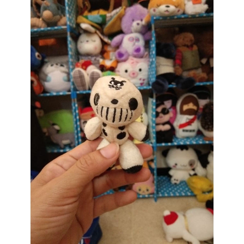 Boneka tengkorak ganci