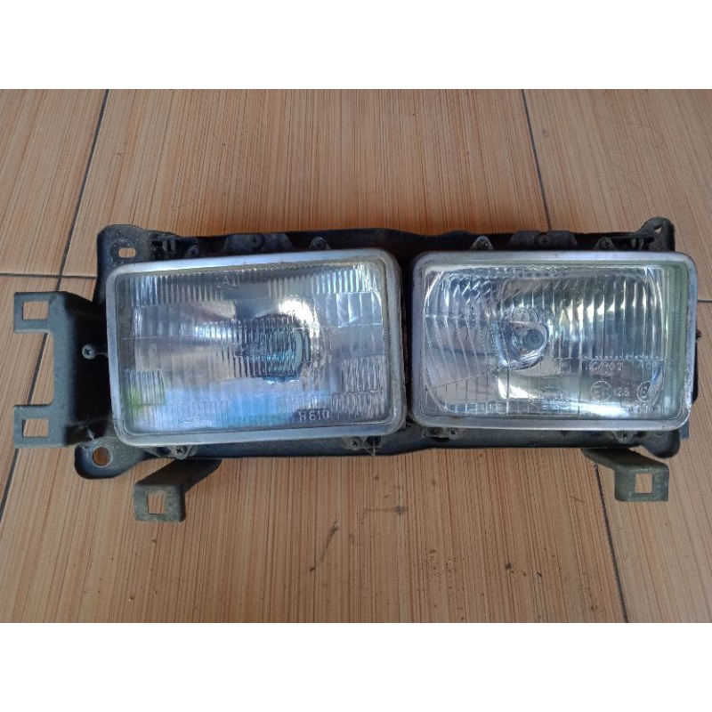 Lampu utama mazda vantrend kiri