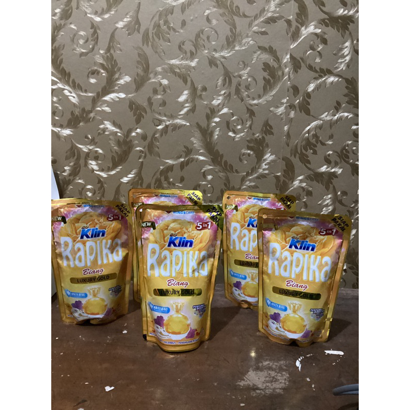 Rapika Biang pelicin pakaian Luxurious gold