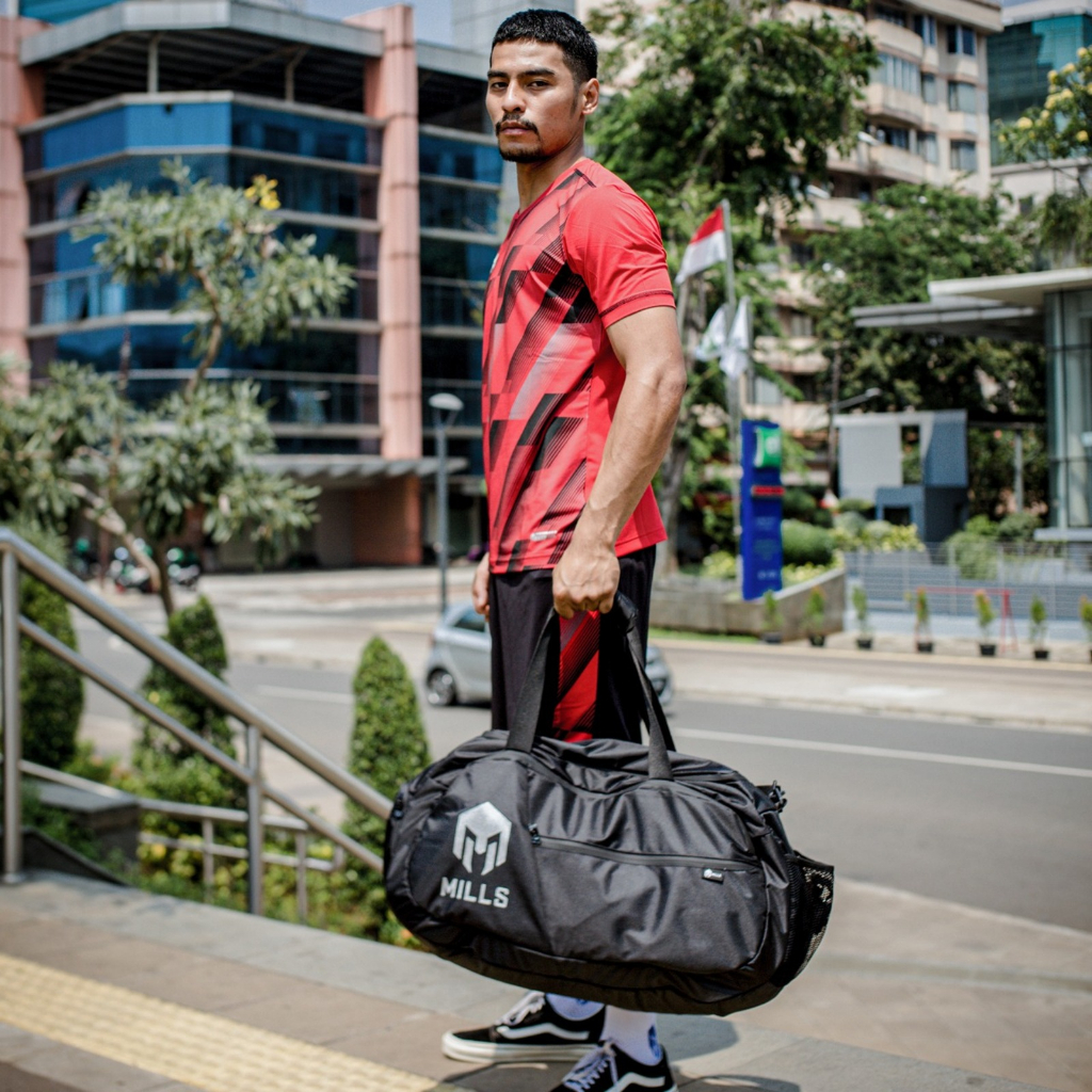 MILLS TRAVELLING BAGS A2 2002