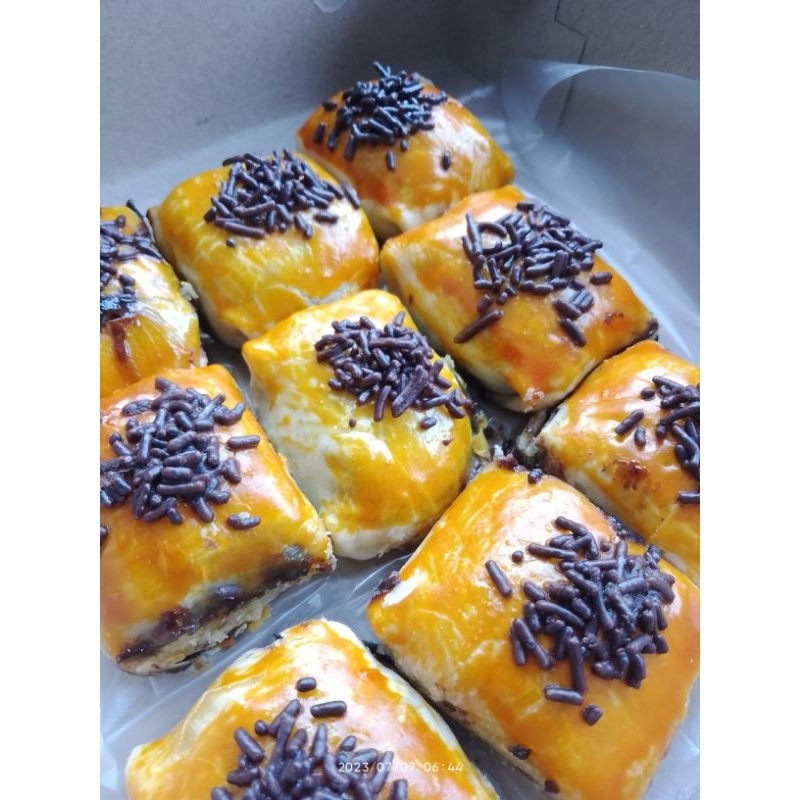 

Bolen pisang coklat isi 10//plus Bible wrap