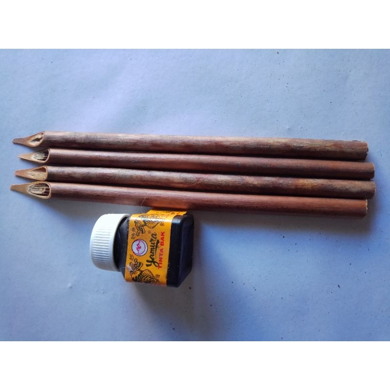 

PAKET PENA HANDAM ISI 4 PENA DAN 1 TINTA / PENA HANDAM