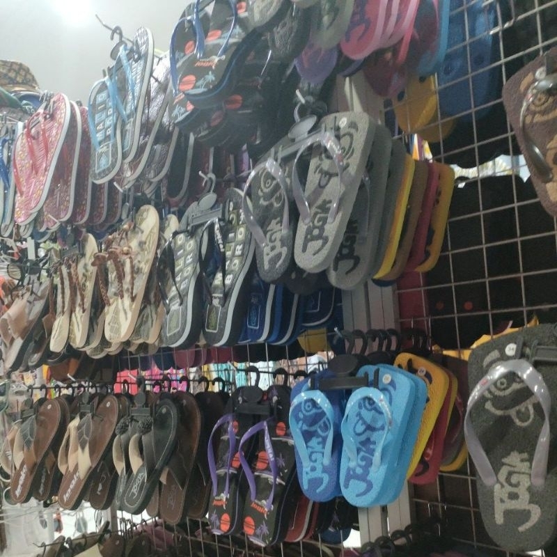 sandal beda warna /sandal selingkuh/sandal Jogja/oleh oleh jogja