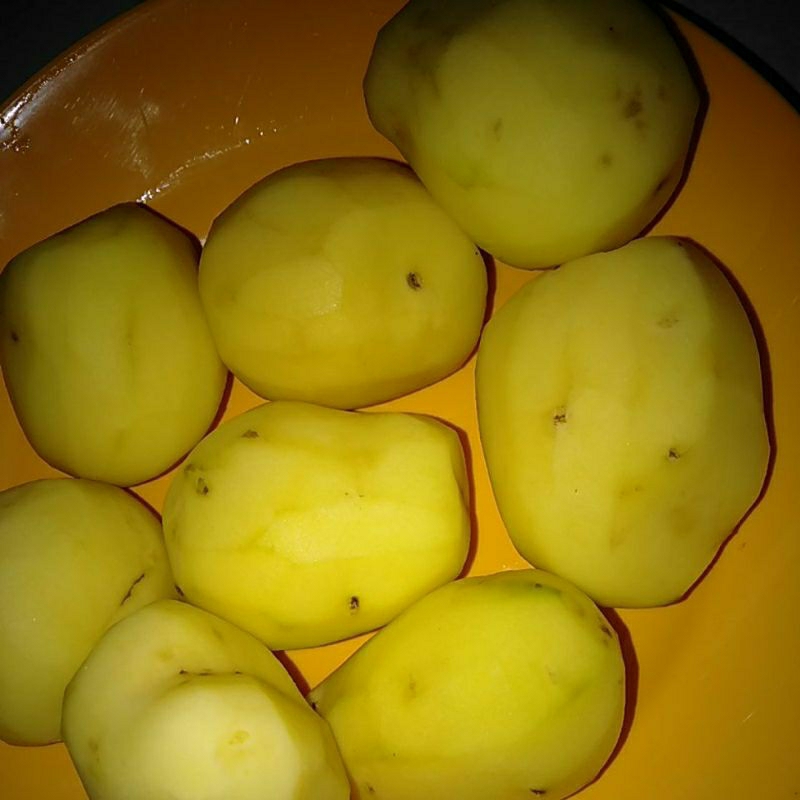 

KENTANG BESAR PUTIH KUPAS