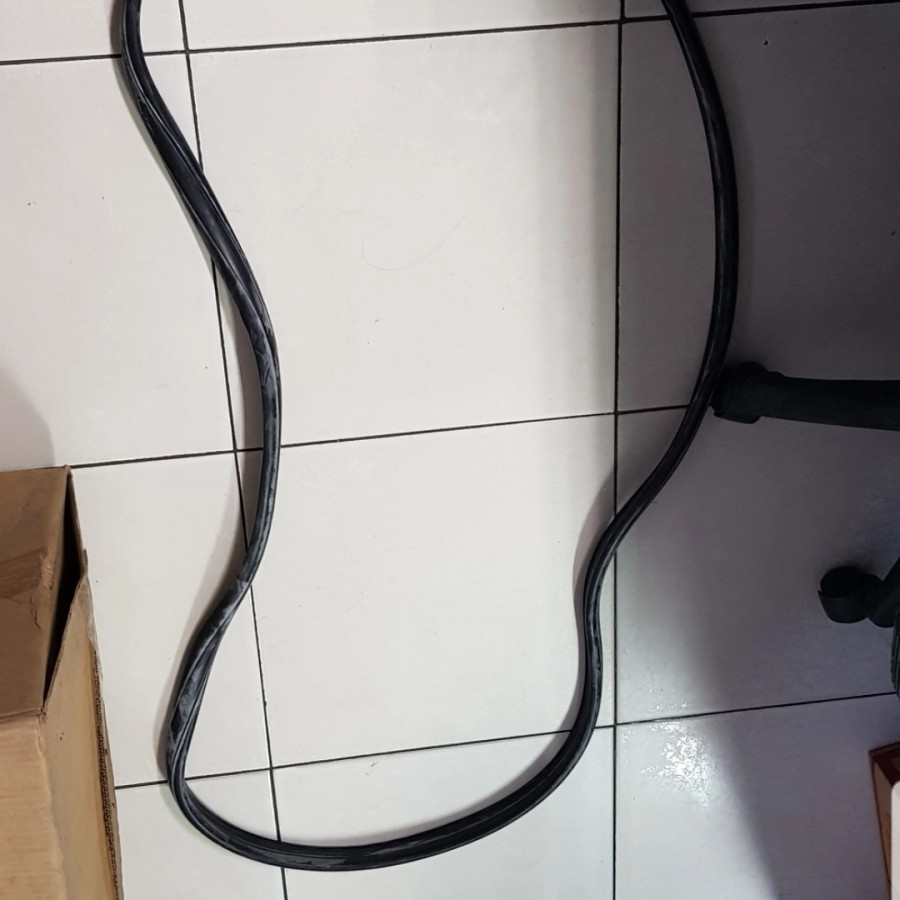 Karet Kaca Bagasi Isuzu Panther Kapsul Genuine Spare Parts