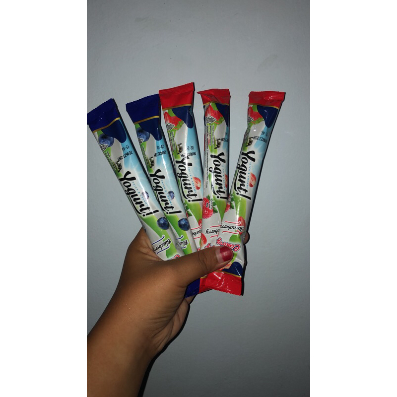 

Stik Cimory Yogurt Rasa Stroberi dan Blubery