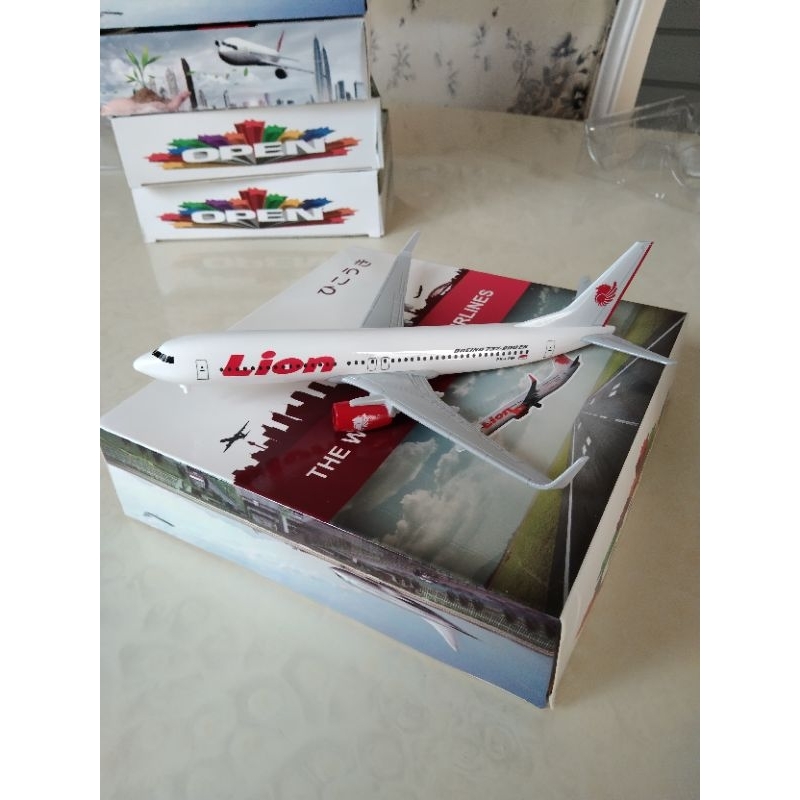 Miniatur Diecase pesawat Lion Air Panjang 20 cm ada roda