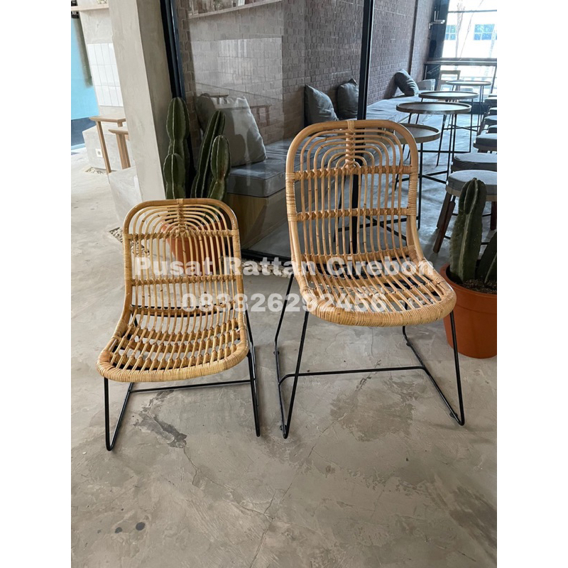 kursi cafe rotan kaki besi / kursi rotan minimalis / kursi makan rotan kaki besi