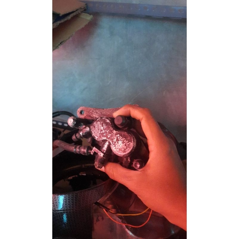 kaliper rem depan tiger revo original second