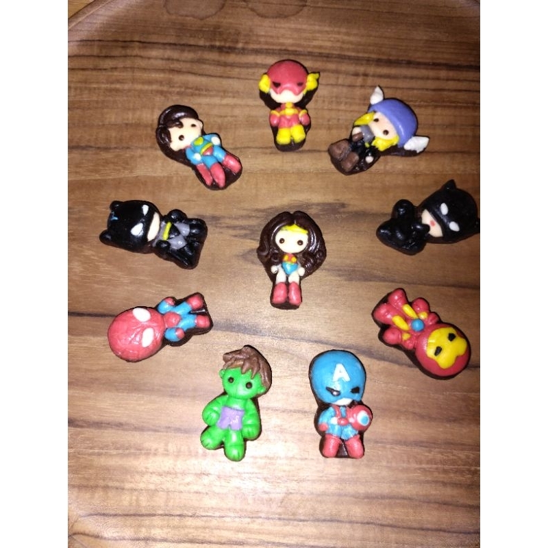 

cokelat karakter model superhero