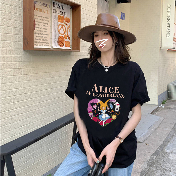 Kaos Wanita Korean Style Cartoon Alice Motif Printed Kaos Cream Import Oversize Kekinian T-Shirt