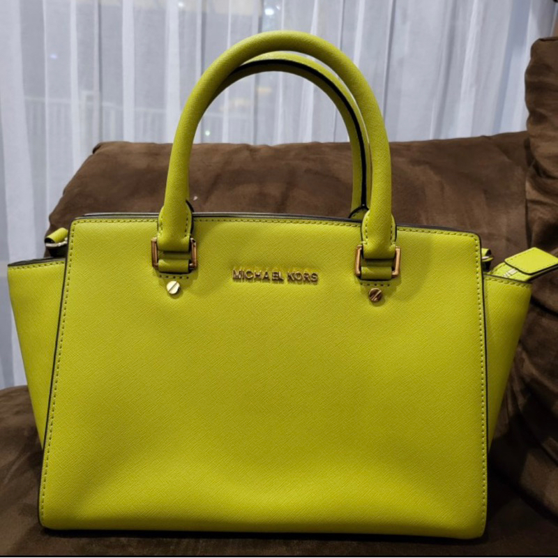 preloved tas michael kors warna hijau daun