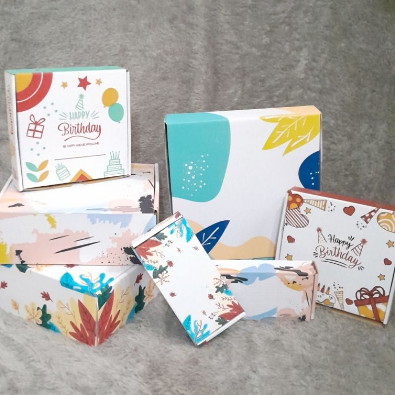 

Kardus 20x10x4,5 cm | Hampers | Hoodie | Hijab | Kado | Gift Box