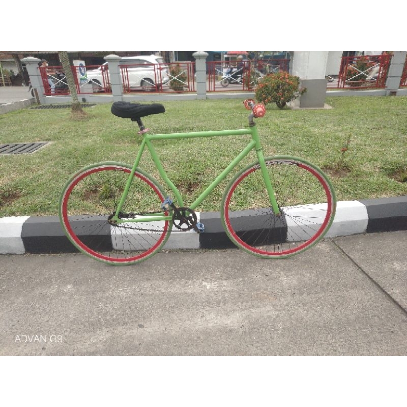 Sepeda fixie torpedo hijau