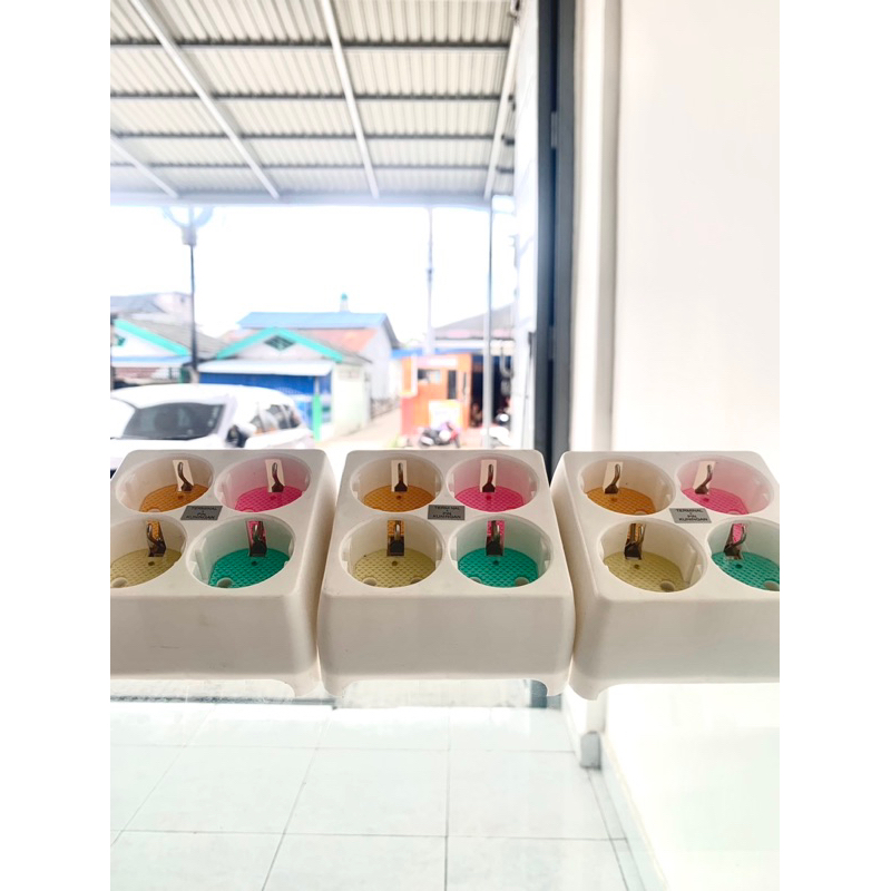 terminal persegi loyal 4 lubang