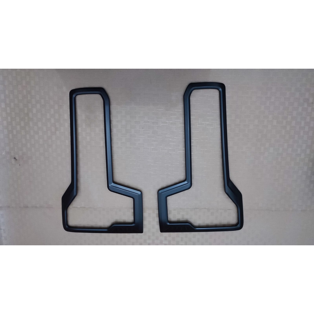 Garnish lampu depan Xpander Cross 2023 hitam chrome