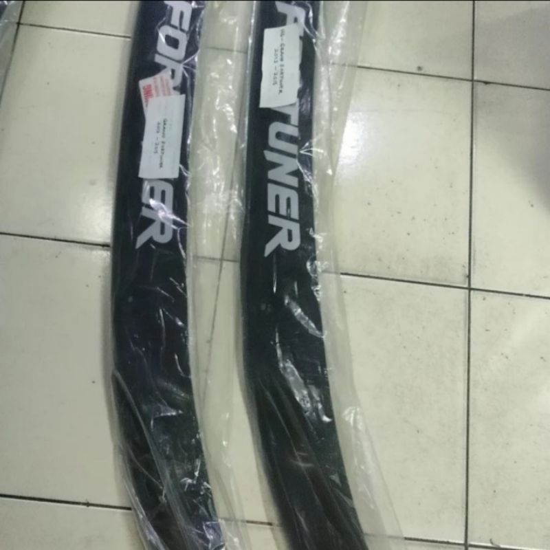 DEFLEKTA DEPAN KAP MESIN GRAND FORTUNER