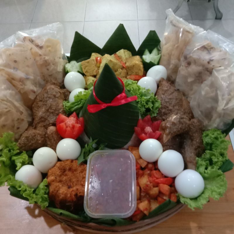 

tumpeng ayam kampung ingkung 10 orang