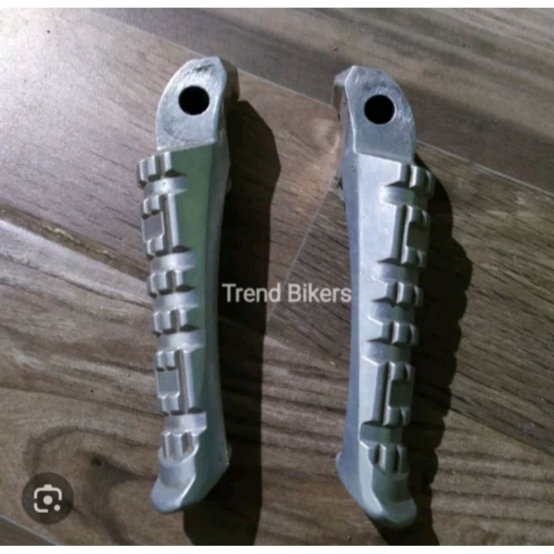 footrest foot step pijakan kaki belakang kanan kiri ori original yamaha 3c1 vixion old lama vixion n