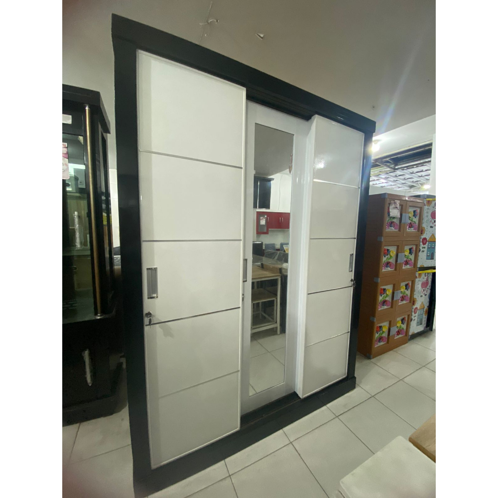 Lemari Pakaian Pintu Geser 3 Pintu