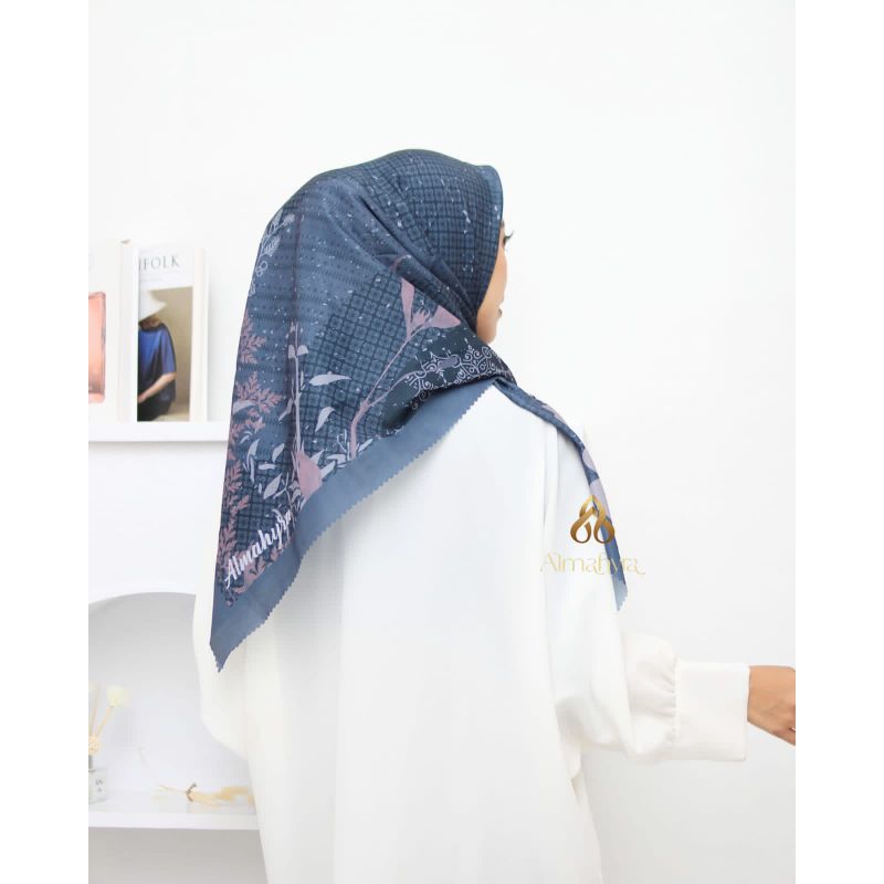 HIJAB VOAL MOTIF PREMIUM SEGI EMPAT LASER CUT Bunga Sakura.