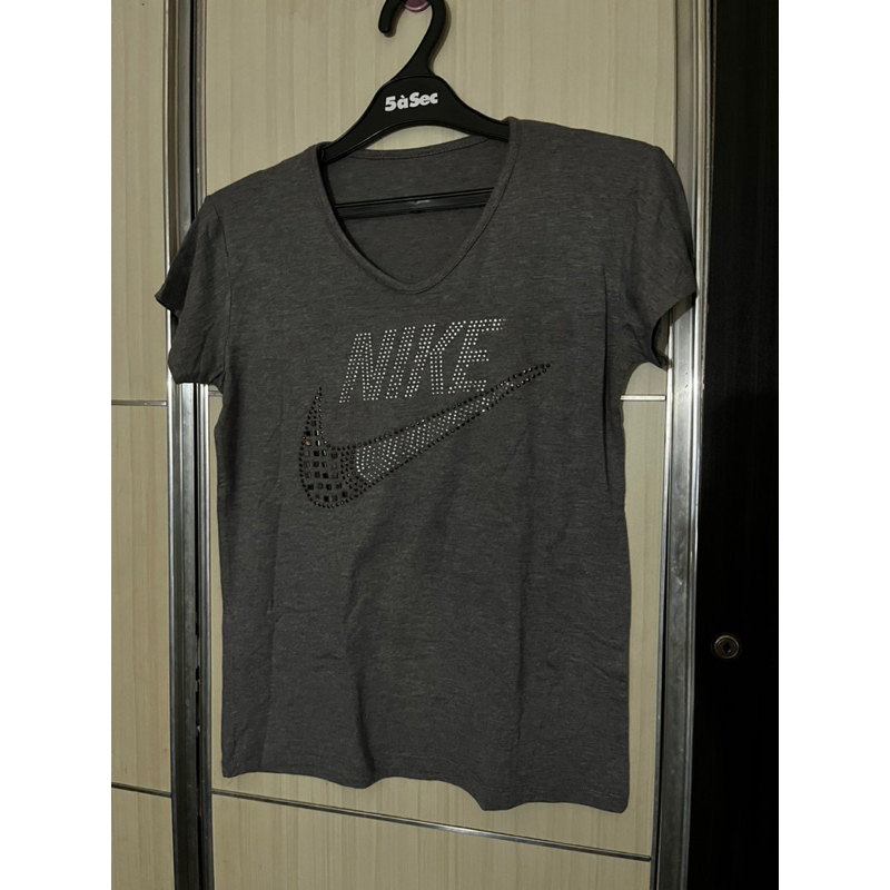 preloved kaos Olahraga Nike Abu