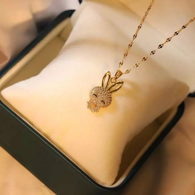 Kalung Titanium Wanita Dengan Liontin Kelinci Model Terbaru