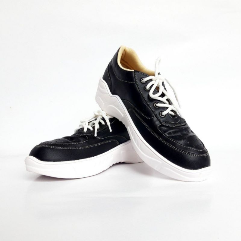 Sepatu one love sneaker hitam size 40