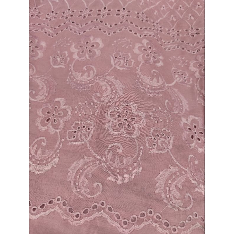 Katun Bordir Lubang Lebar 150cm