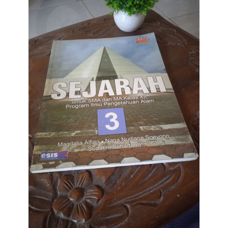 buku SEJARAH SMA KELAS 12