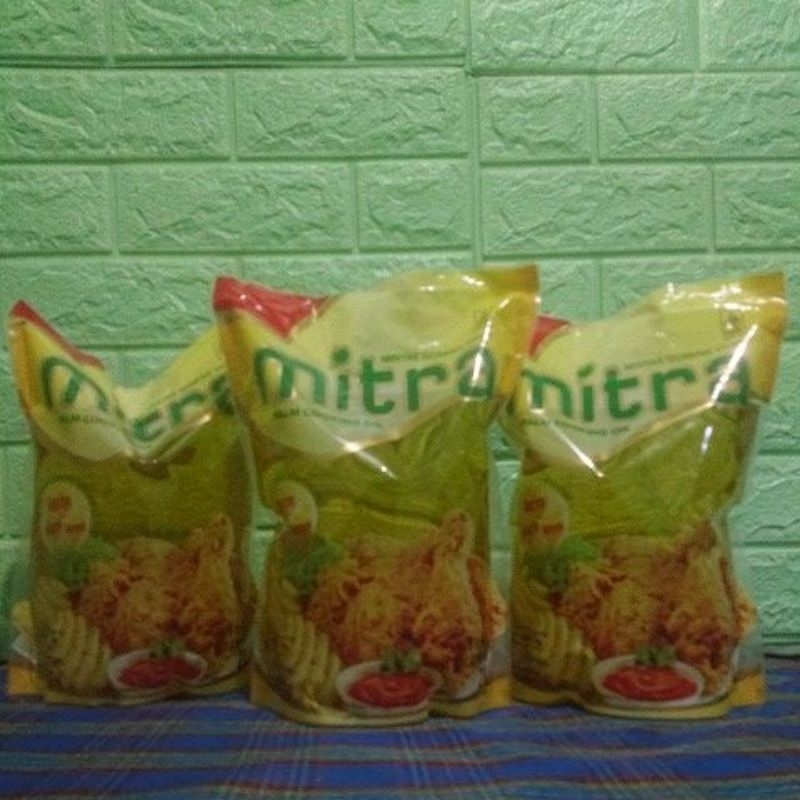 

Minyak mitra 2Liter palm cooking oil bening jernih
