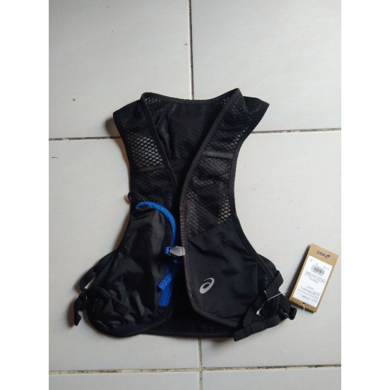 asics running vest pack