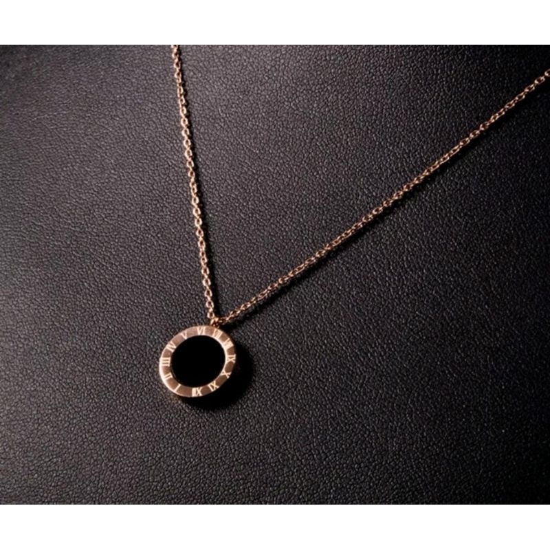 KALUNG WANITA LIONTIN BULAT HITAM ASLI TITANIUM