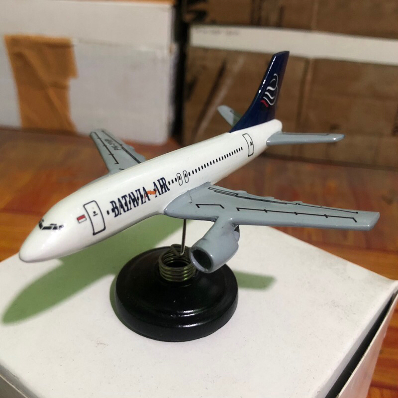 miniatur pesawat per Batavia air
