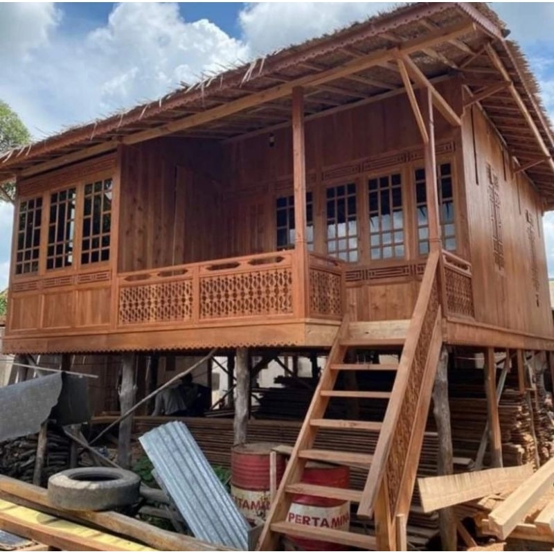 Rumah Kayu Panggung Limas Kokoh
