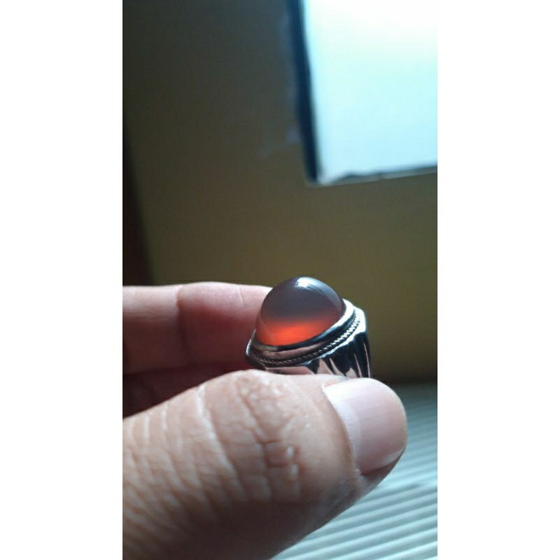 cincin batu anggur nukleus alas merah