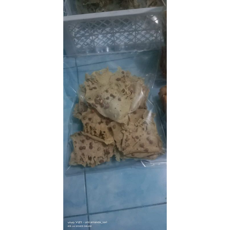 

peyek kacang tanah dan kacang hijau.