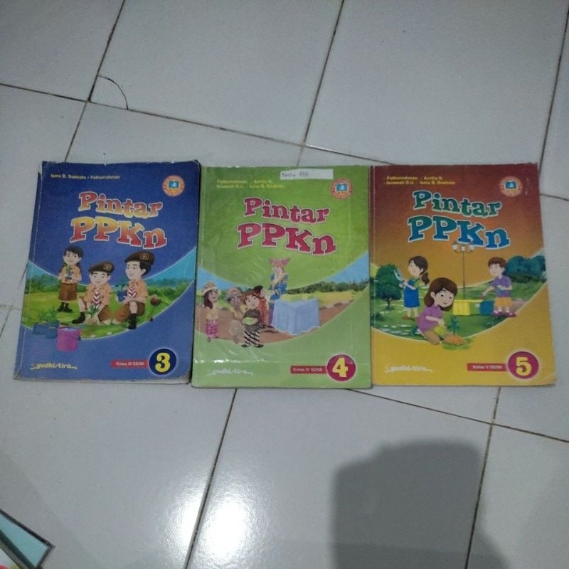 

buku bekas pintar PPKn yudhistira SD kelas 3 4 5