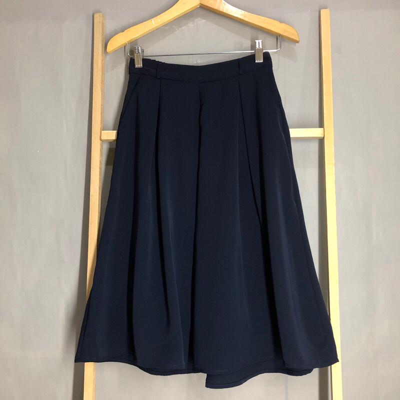 GU UNIQLO kulot pendek navy