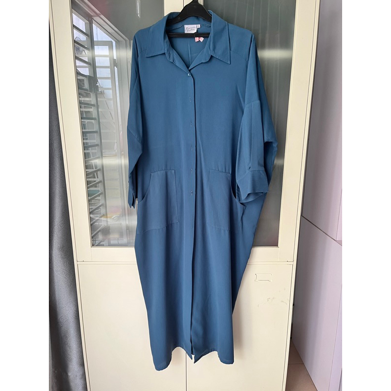 [PRELOVED] Tunik panjang Ria Miranda Essential warna biru polos