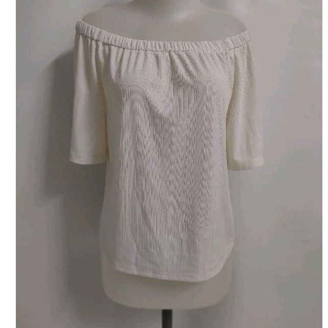 atasan putih uniqlo Sabrina white top