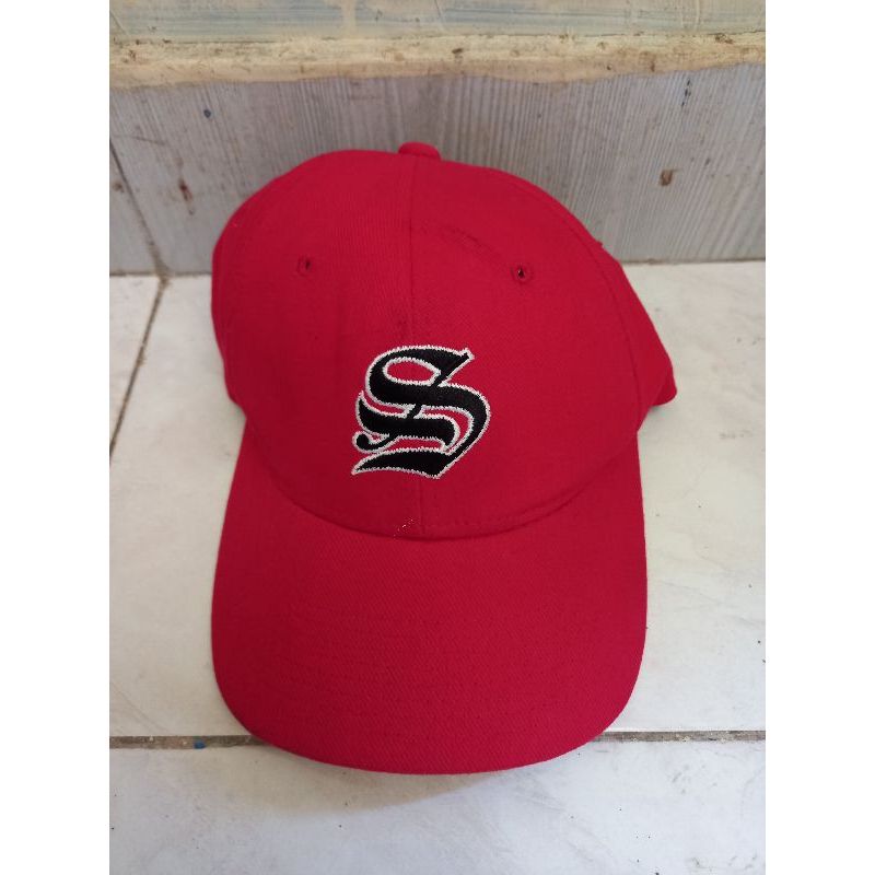 topi stussy merah,logo s